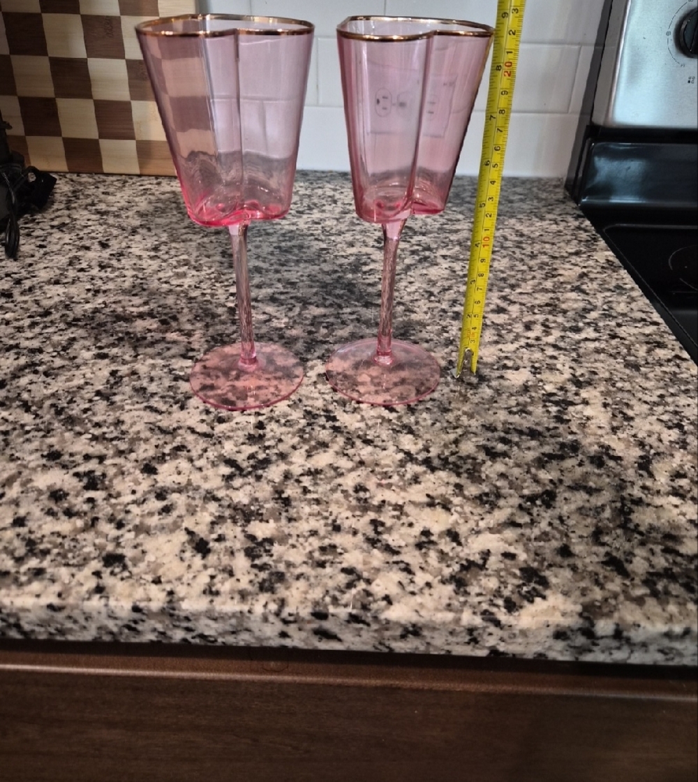 Pink Heart Shaped Gold-Rimmed Wine Glass - Elegant Stemware - Picture 5 of 5